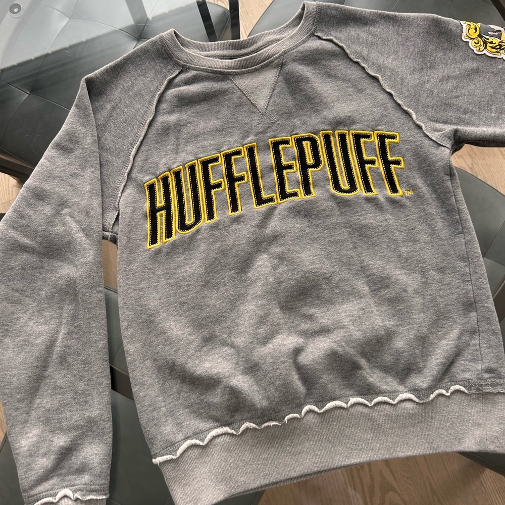 Hufflepuff sweater XS